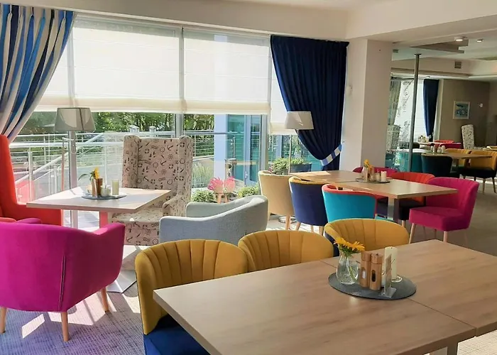 Skal Medi & 4* ウストロニエ・モルスキエ